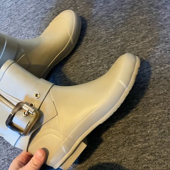 Burberry Big Buckle Rain Boots, size 36 - Picture 4 of 16